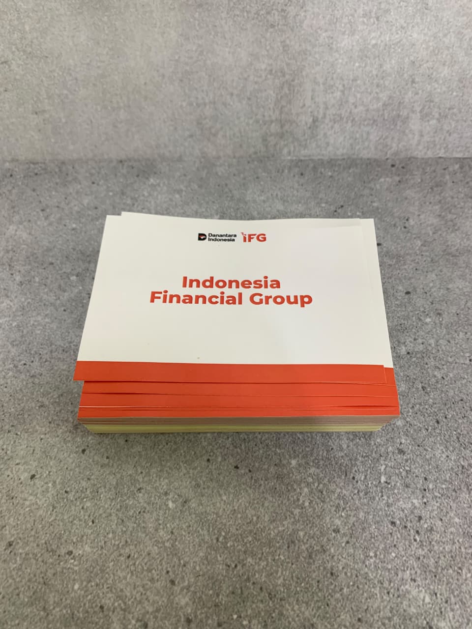 Stiker chromo die cut custom potong presisi warna tajam