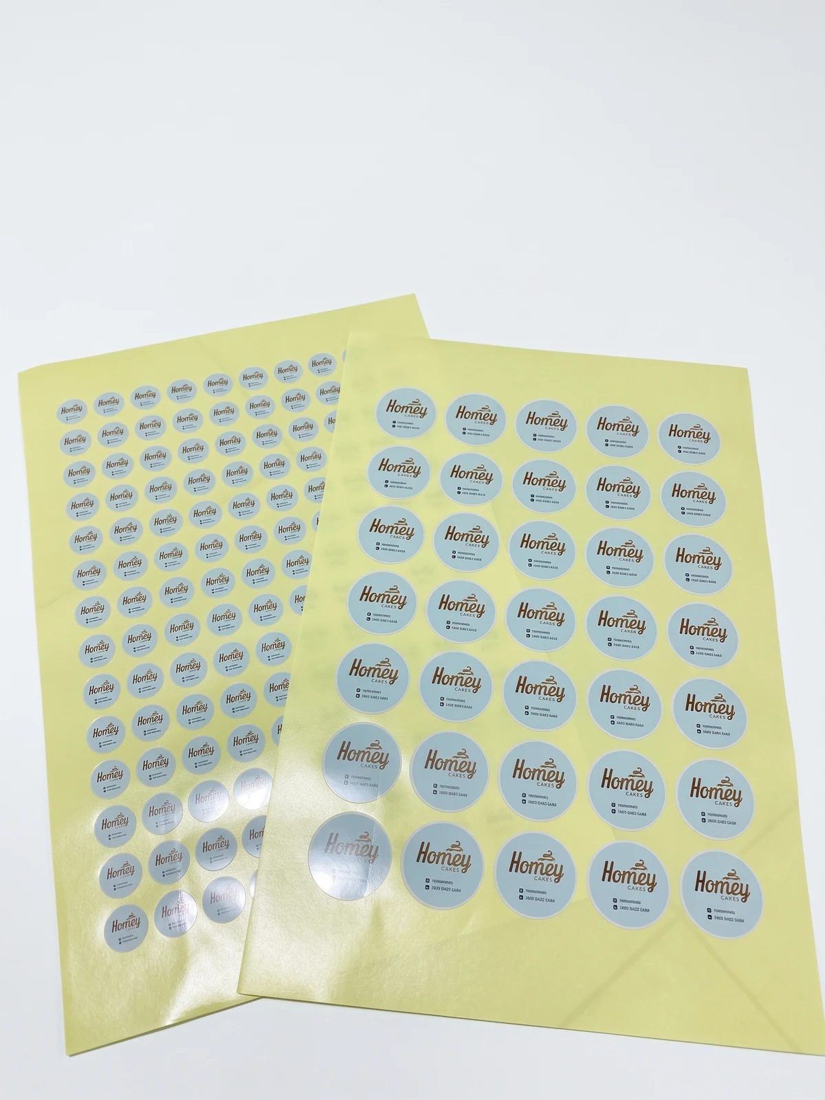 Stiker chromo kiss cut custom mudah dikelupas warna tajam