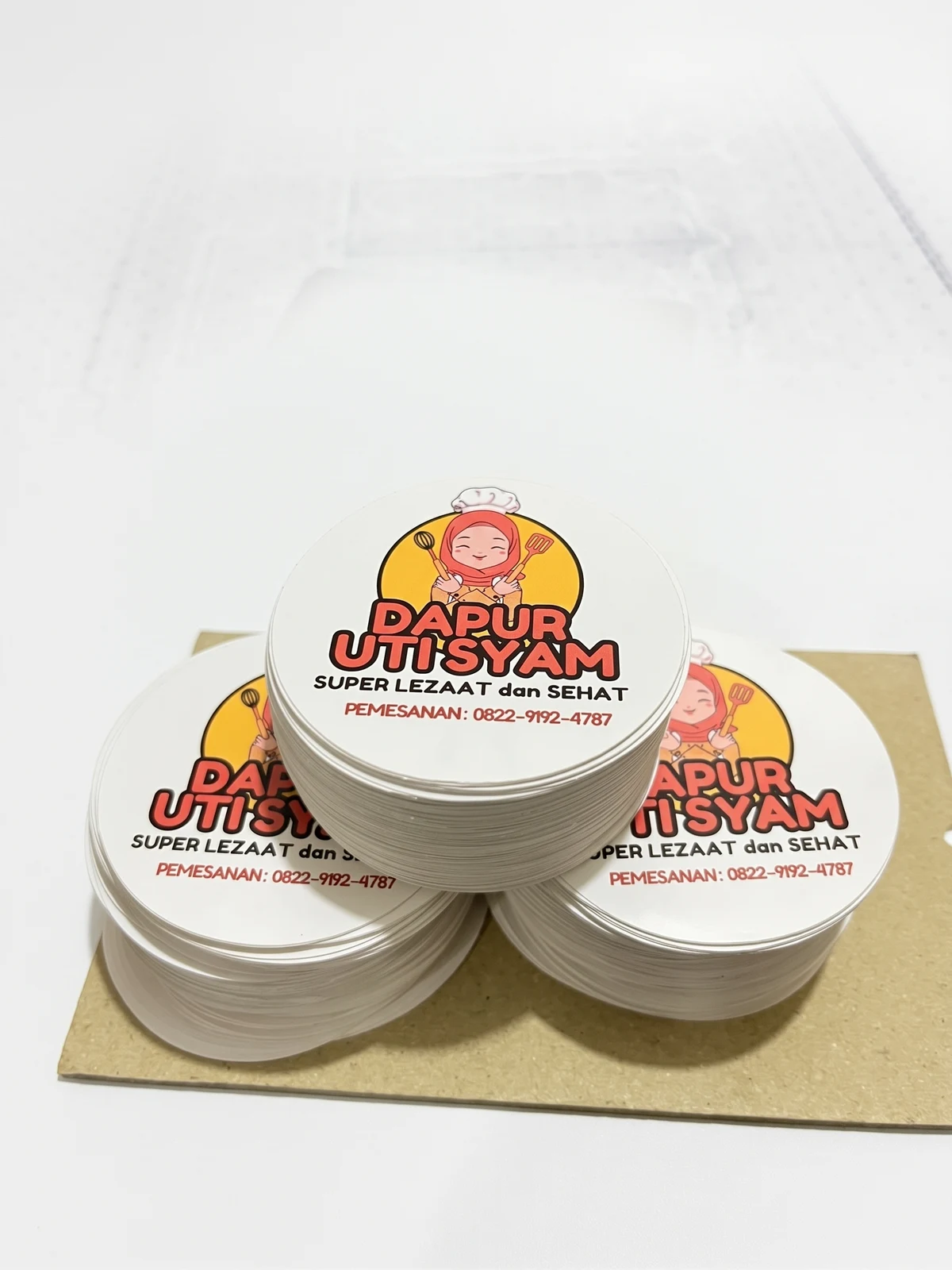 Stiker vinyl die cut custom potong presisi tahan air